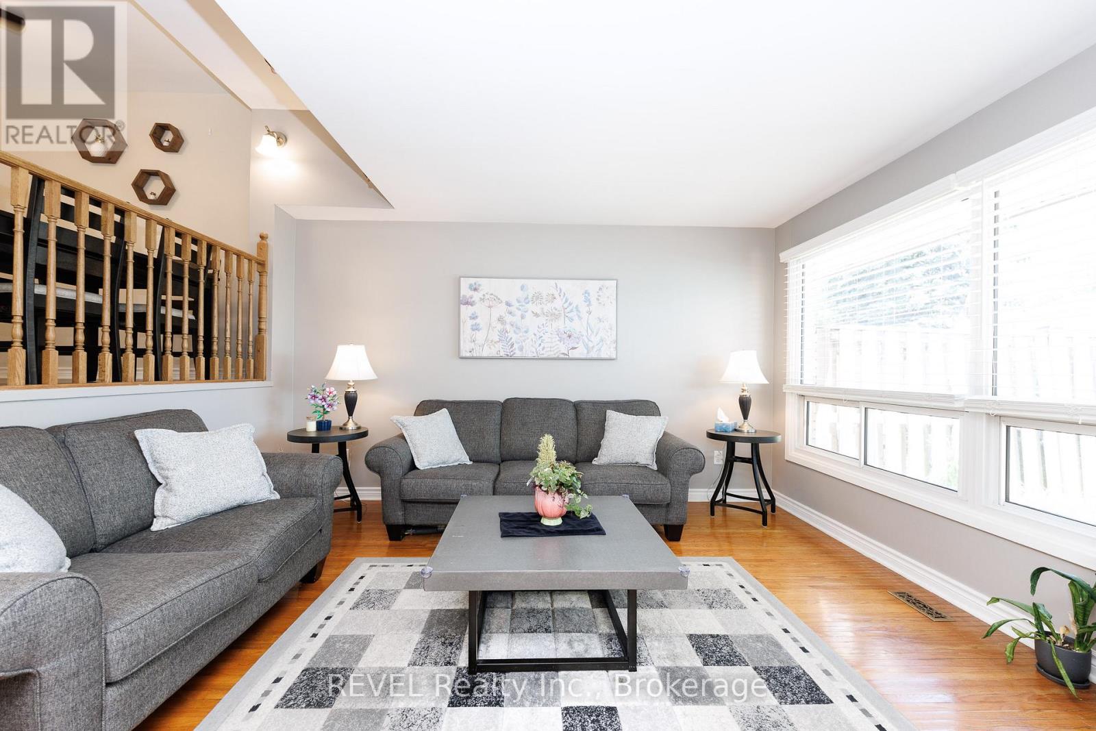 #104 5 WOODLAWN COURT - 13