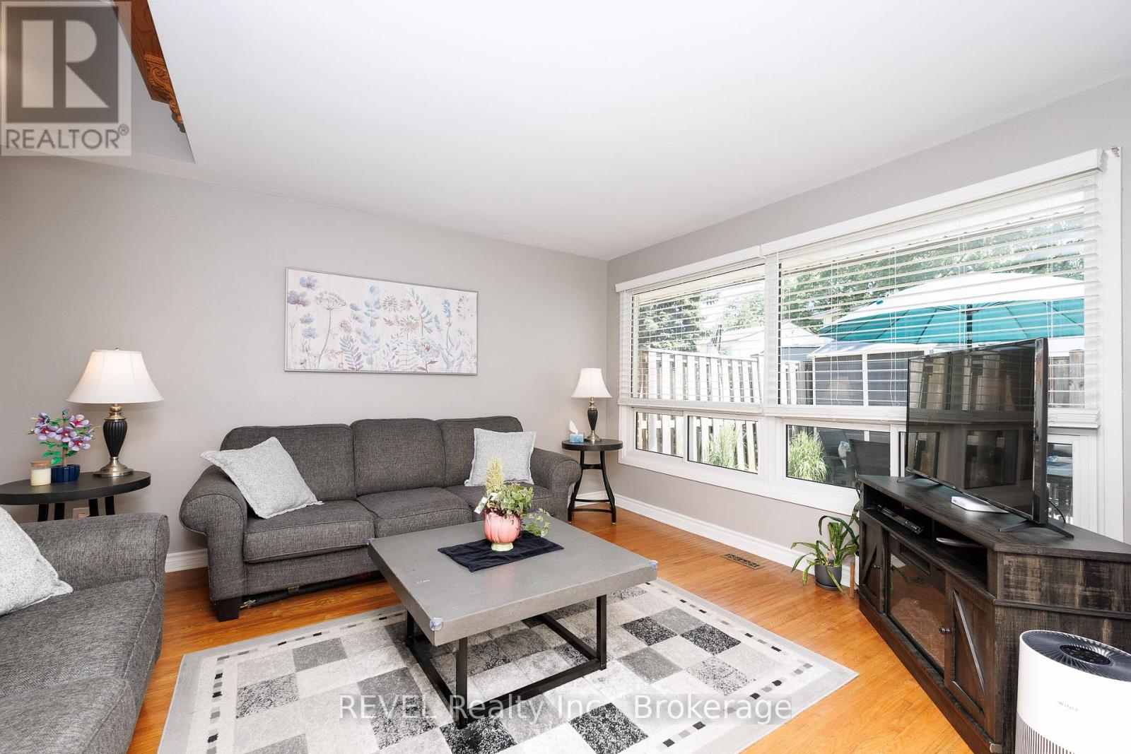#104 5 WOODLAWN COURT - 15
