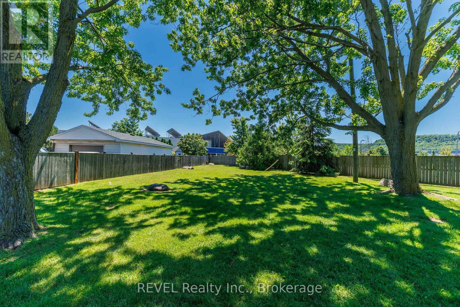 #104 5 WOODLAWN COURT - 4