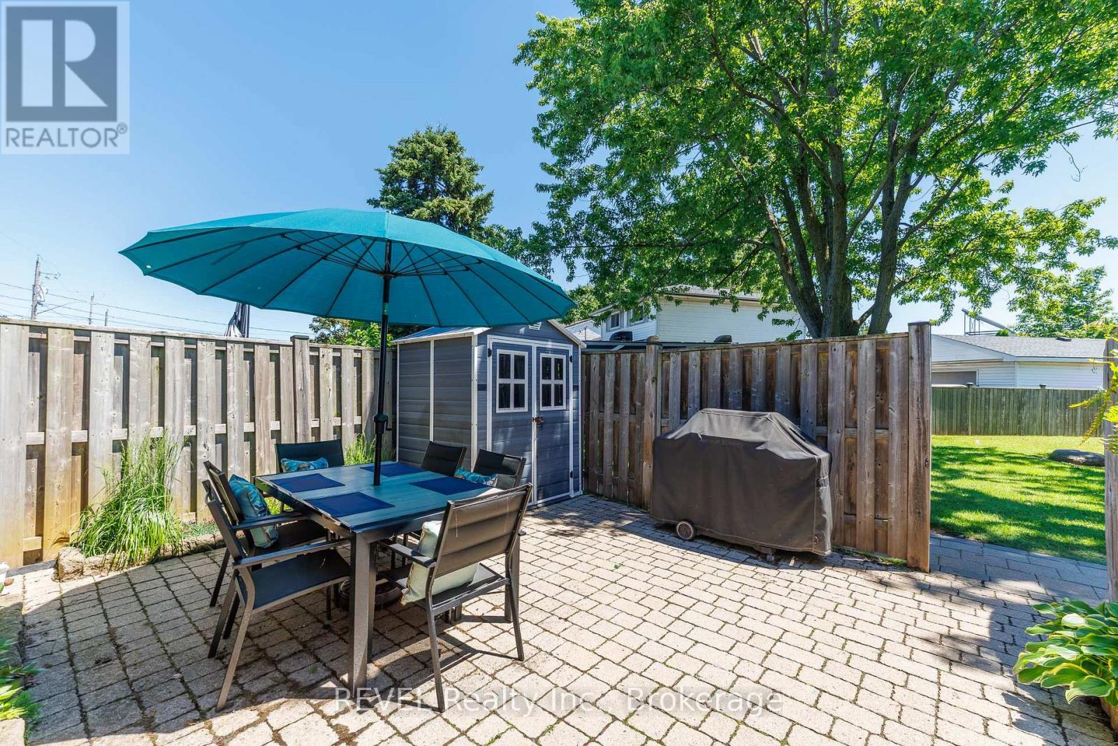 #104 5 WOODLAWN COURT - 6