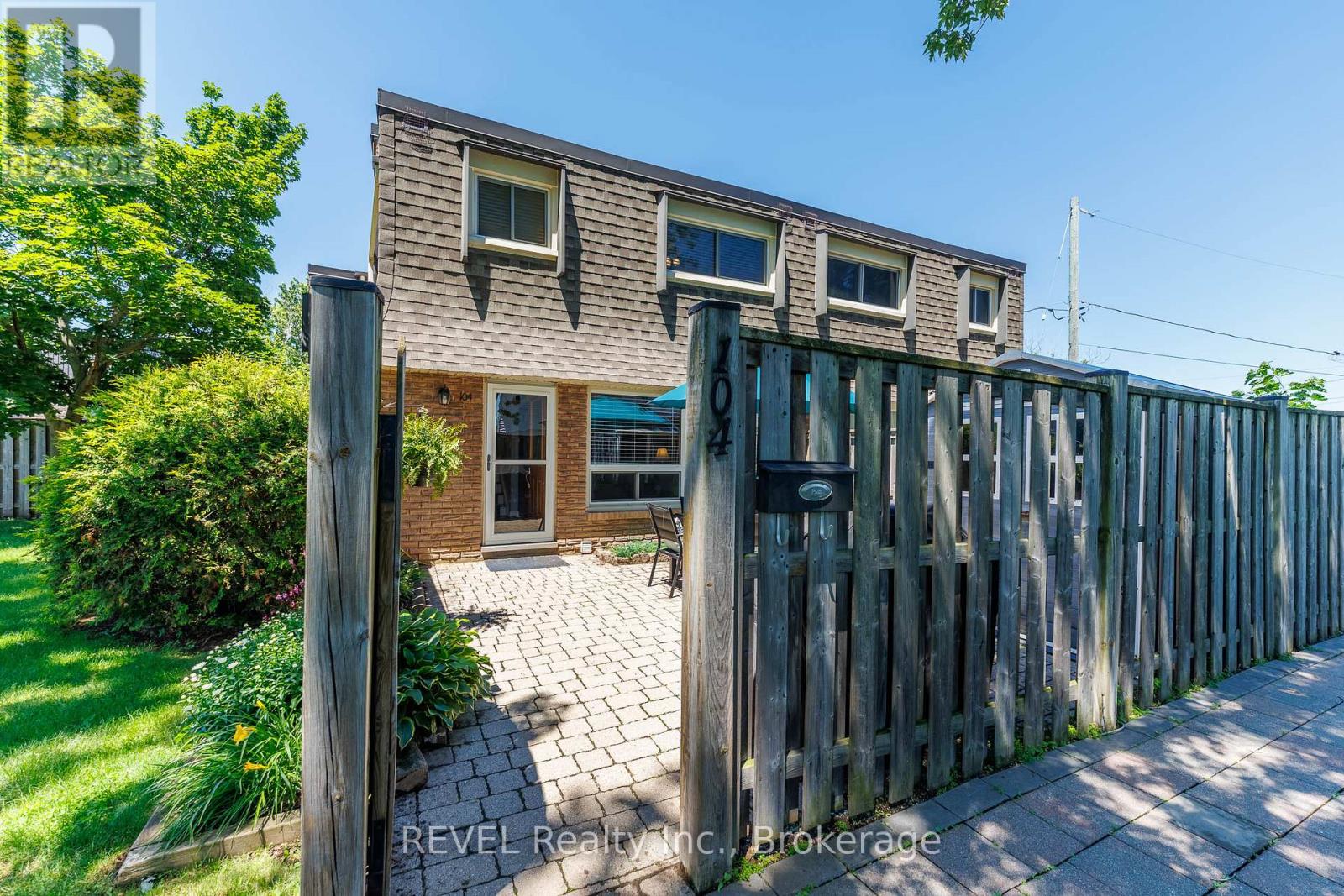#104 5 WOODLAWN COURT - 7