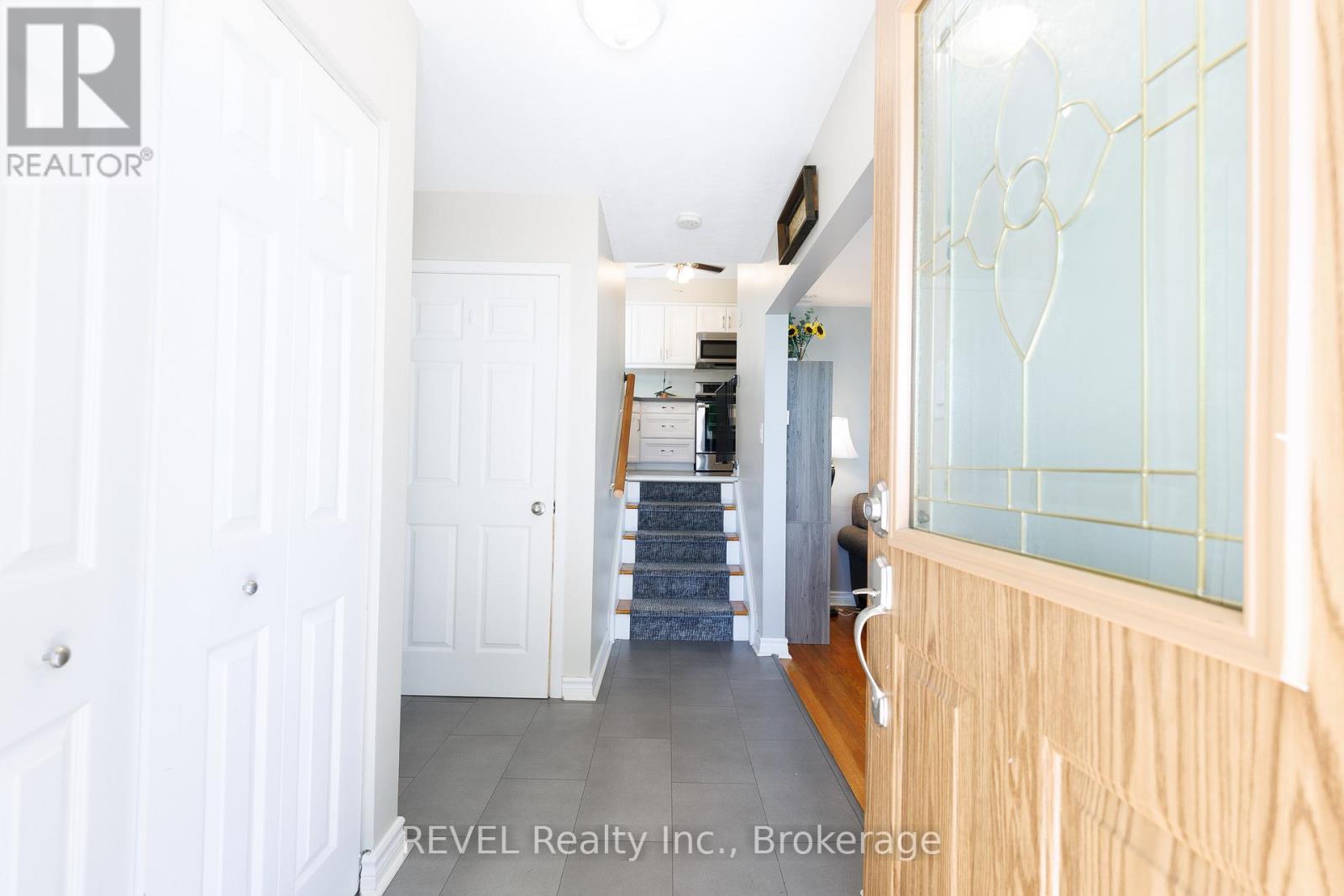 #104 5 WOODLAWN COURT - 9