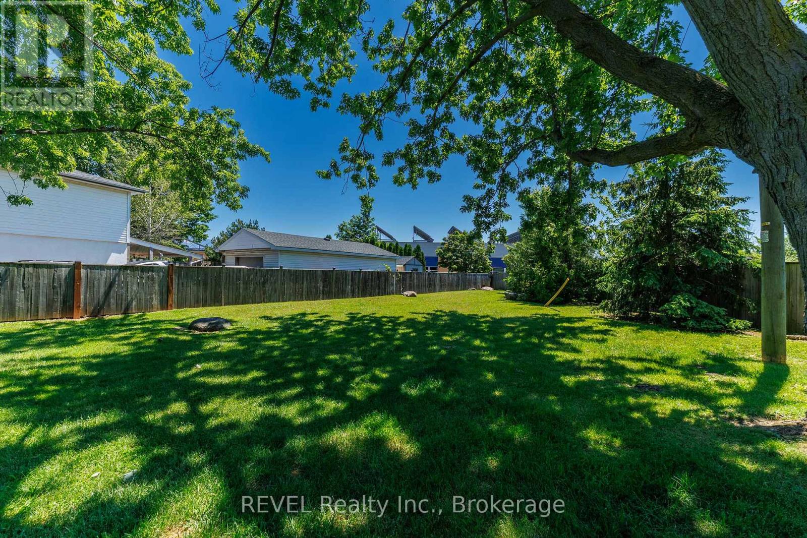 #104 5 WOODLAWN COURT - 8