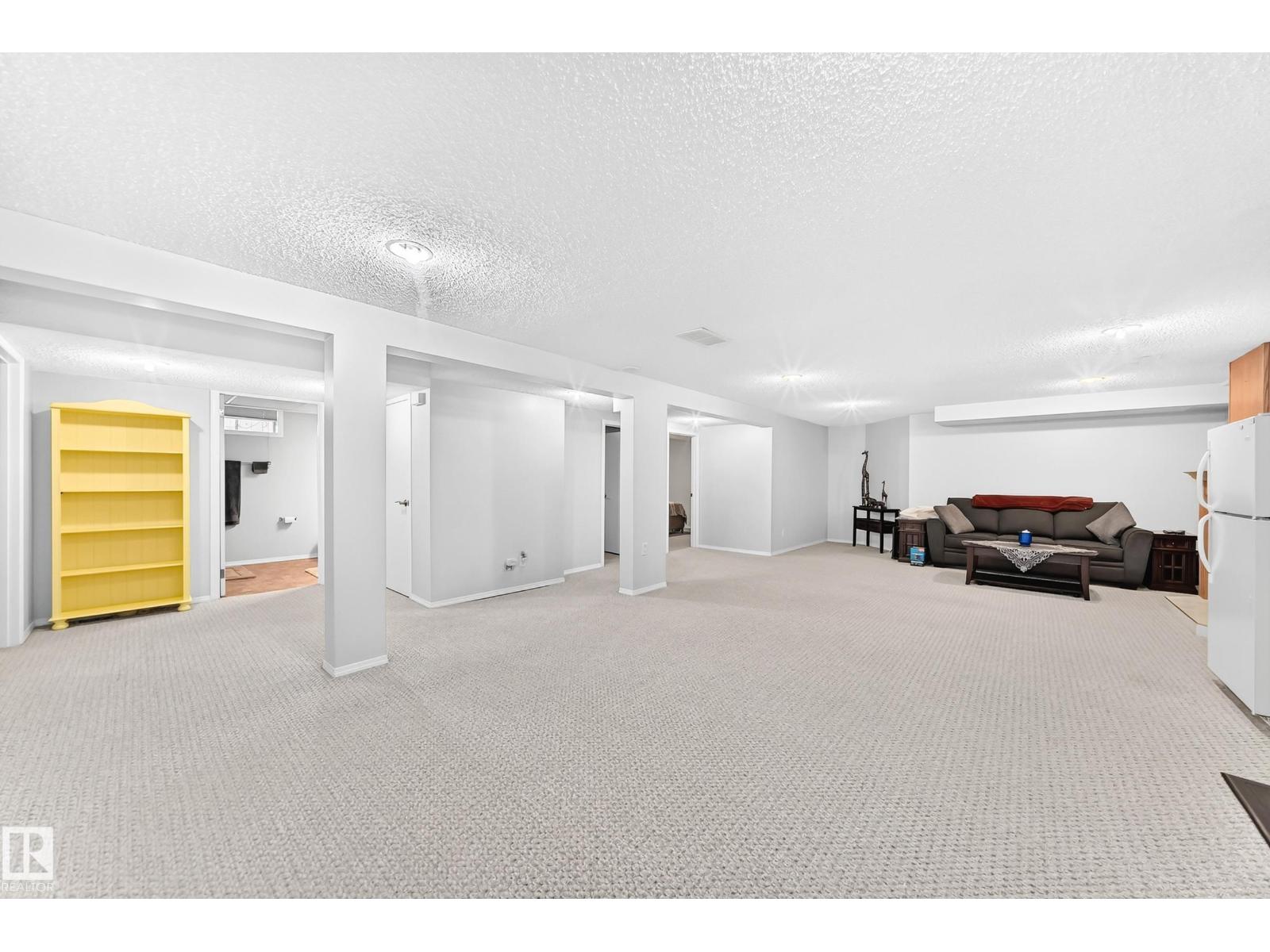 7028 190 ST NW NW - 32
