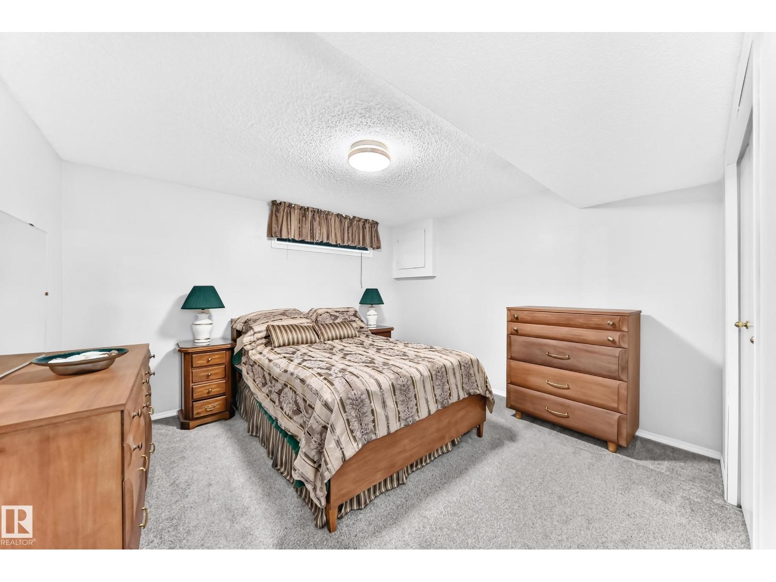 7028 190 ST NW NW - 33