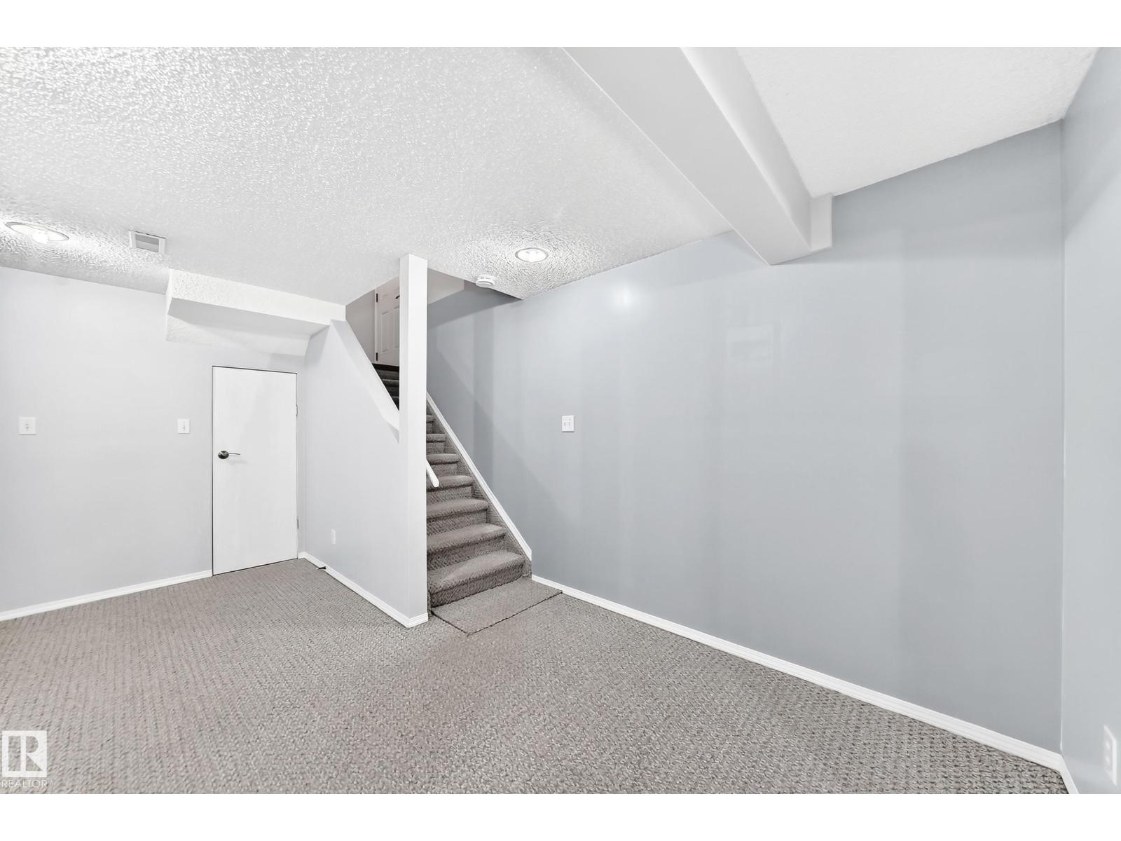 7028 190 ST NW NW - 39