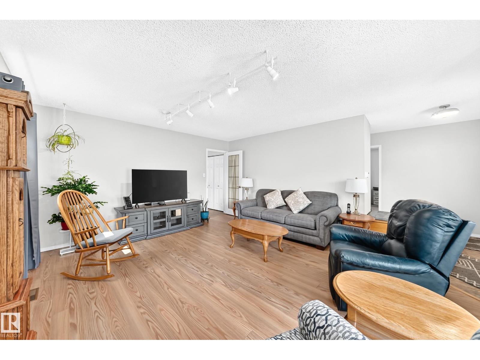 7028 190 ST NW NW - 8