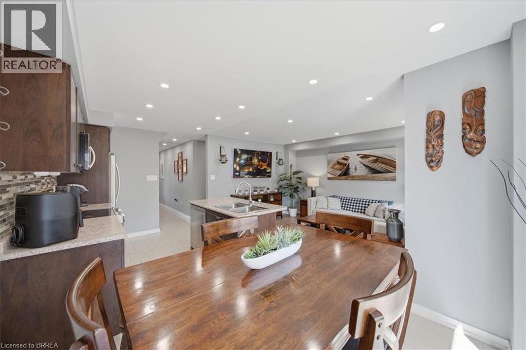 115 ENGLISH Lane - 12