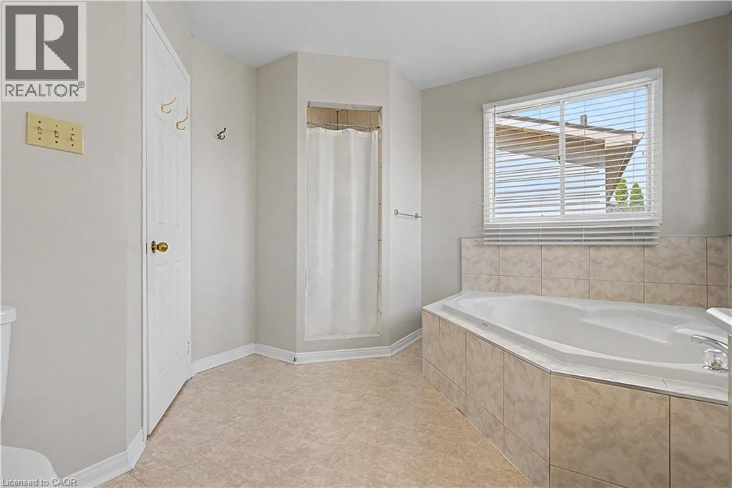 194 GLENVALLEY Drive - 33