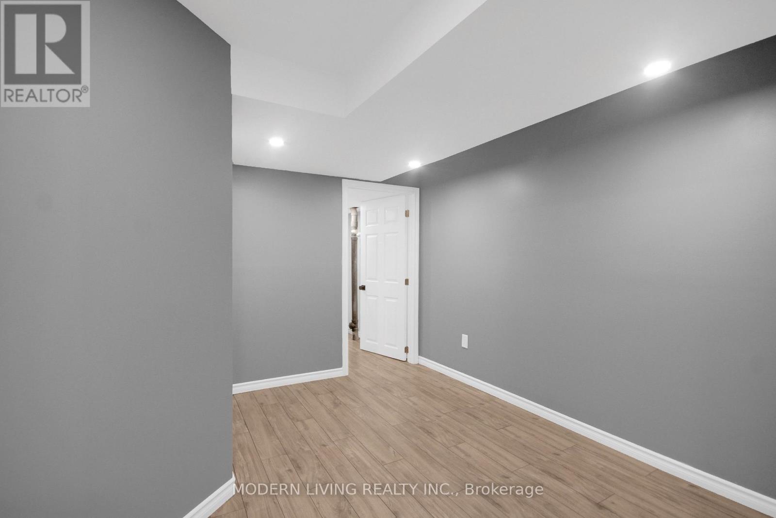 109 DEERCROFT AVENUE - Image 31