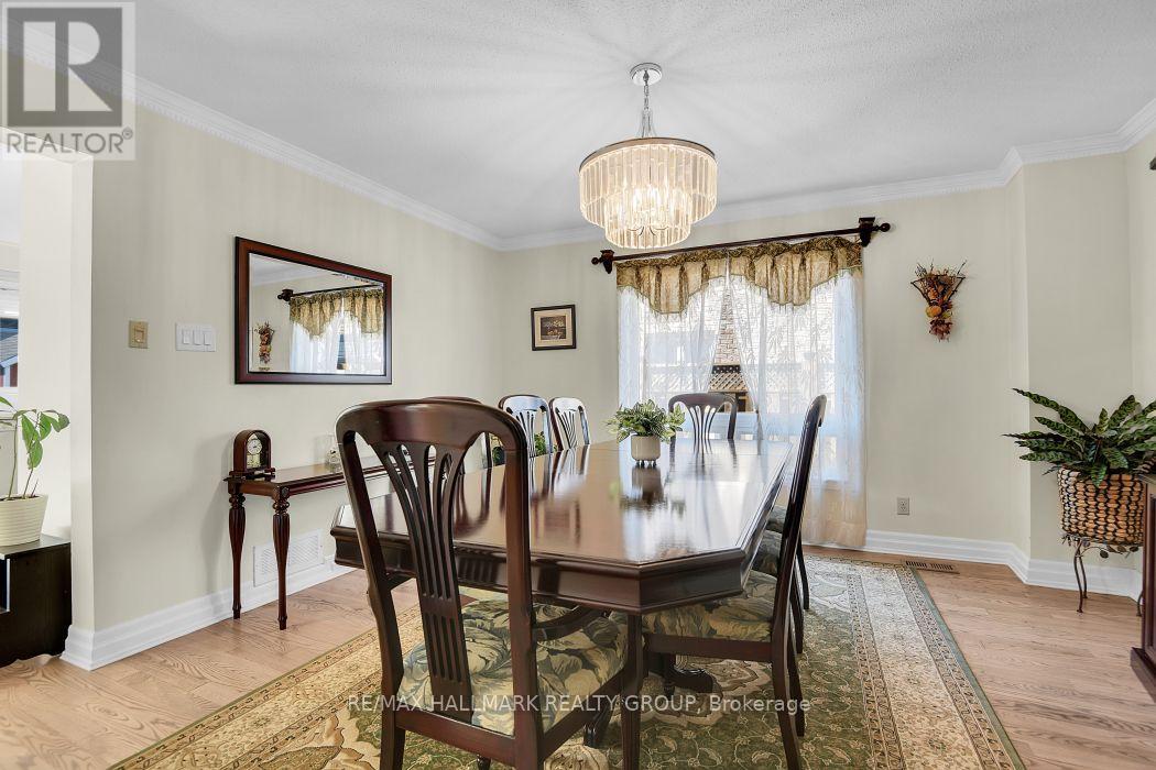 1687 ORFORD CRESCENT - 13
