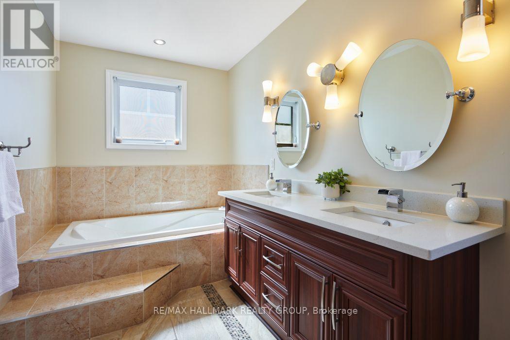 1687 ORFORD CRESCENT - 21