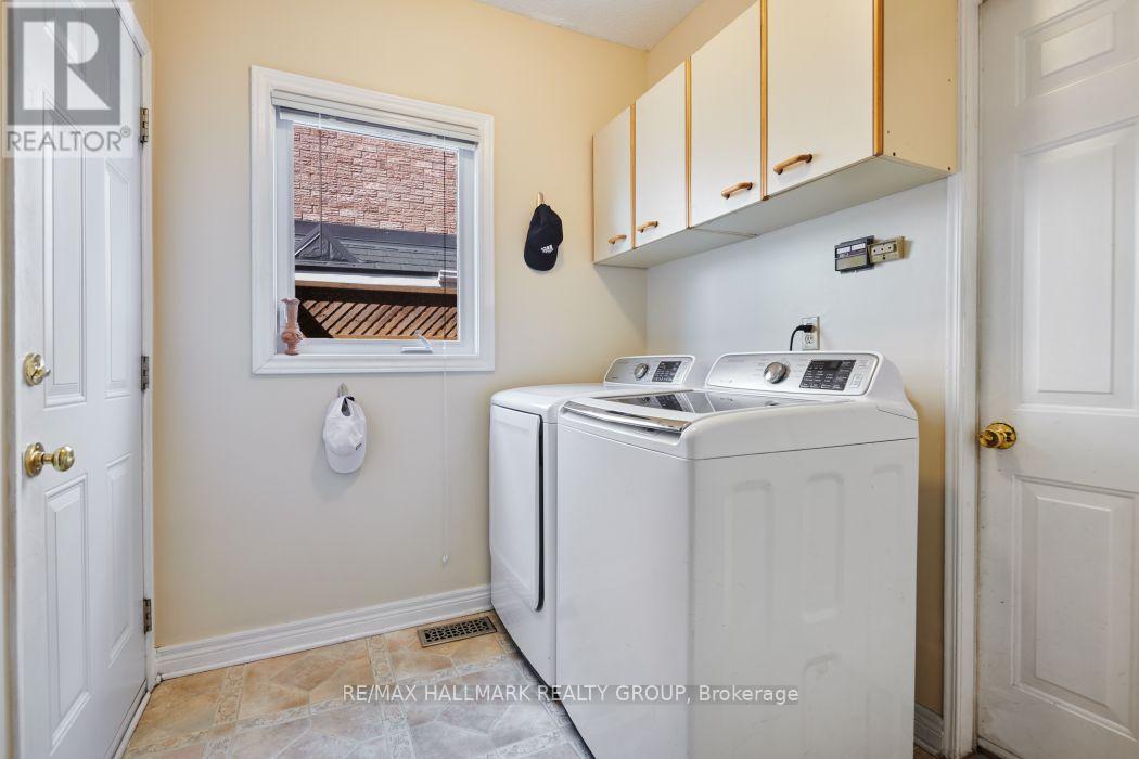 1687 ORFORD CRESCENT - 34