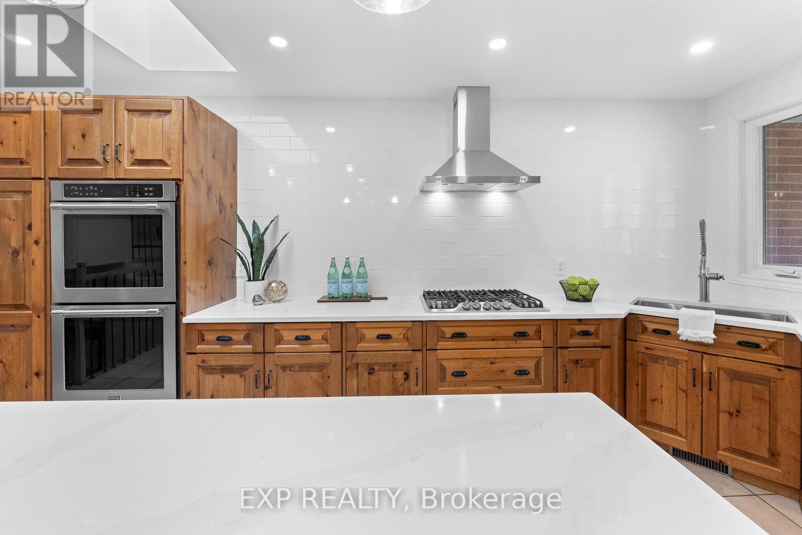 10 BROOKBANK CRESCENT - 12