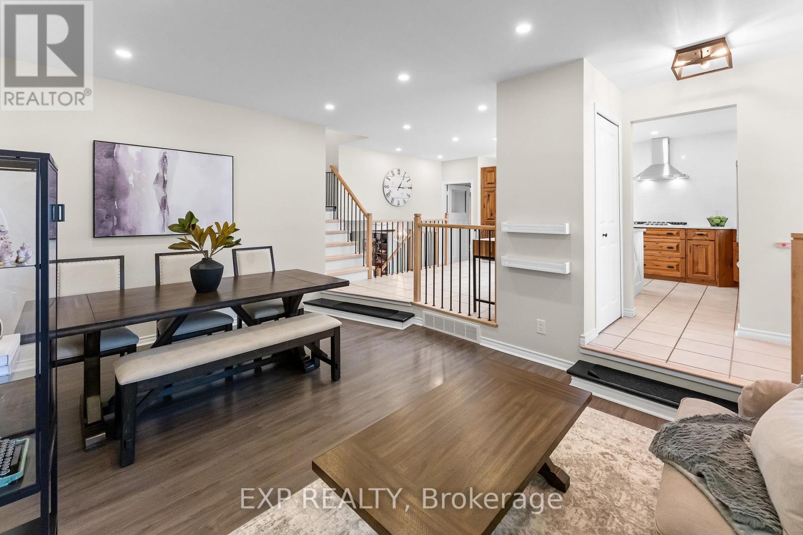 10 BROOKBANK CRESCENT - 4