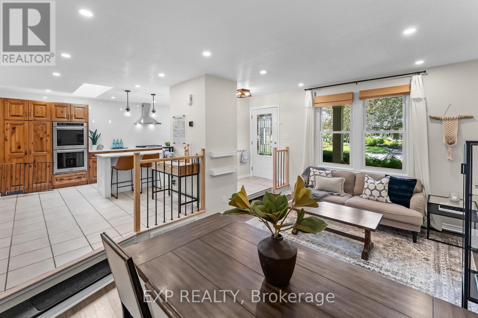 10 BROOKBANK CRESCENT - 7