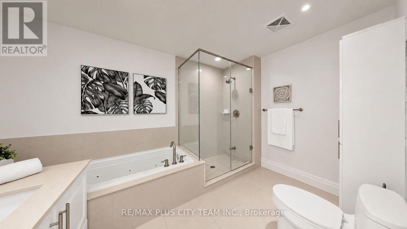 #4302 16 HARBOUR STREET - Image 25