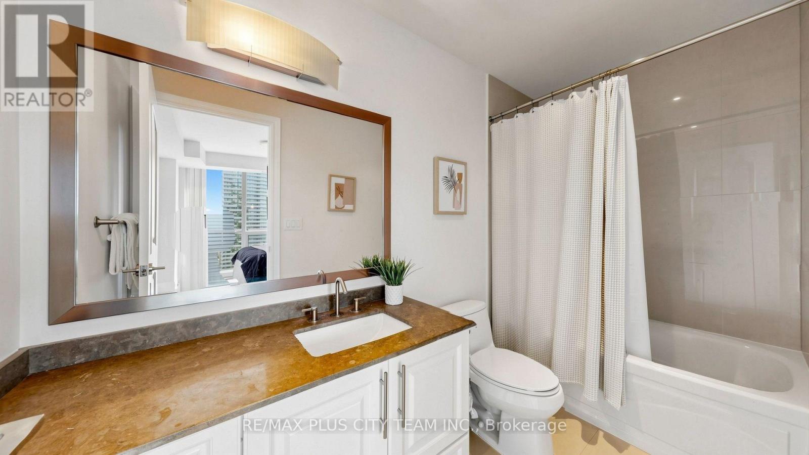#4302 16 HARBOUR STREET - Image 28