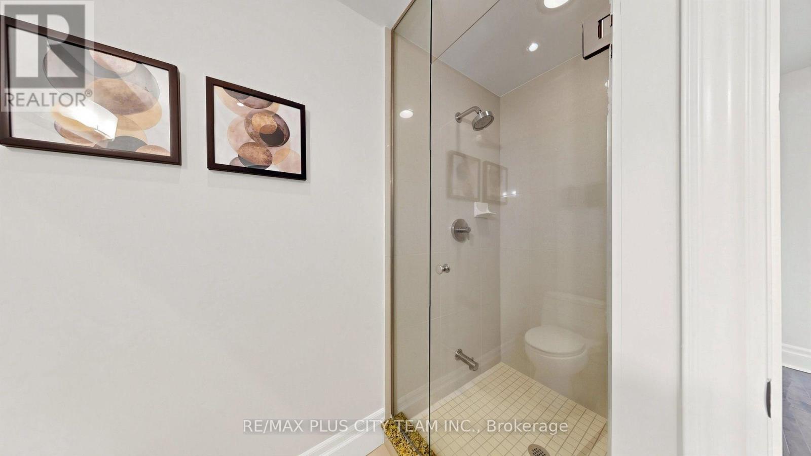 #4302 16 HARBOUR STREET - Image 32