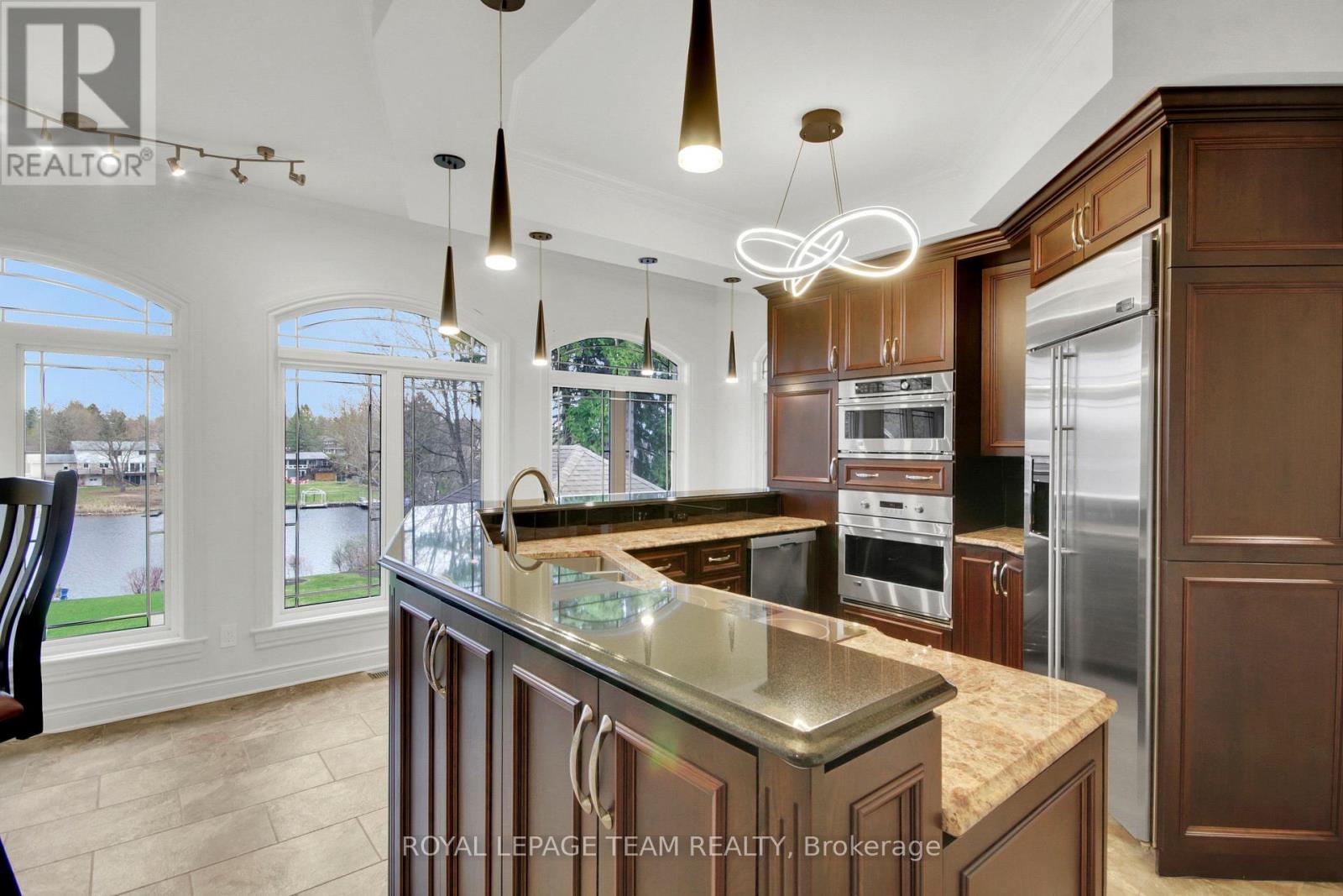 5591 MANOTICK MAIN STREET - 10