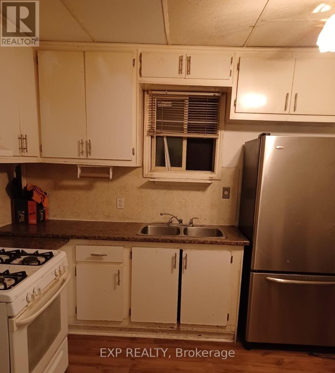 12 MAYFLOWER AVENUE - 4