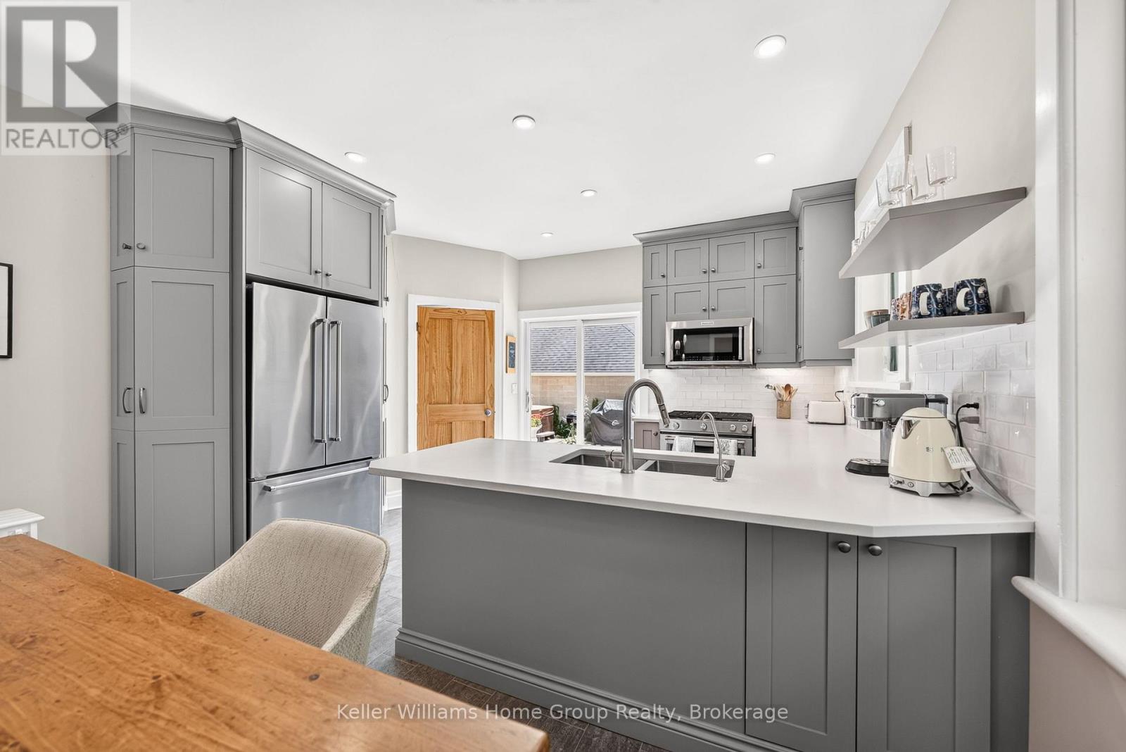 22 SOPHIA STREET - 16