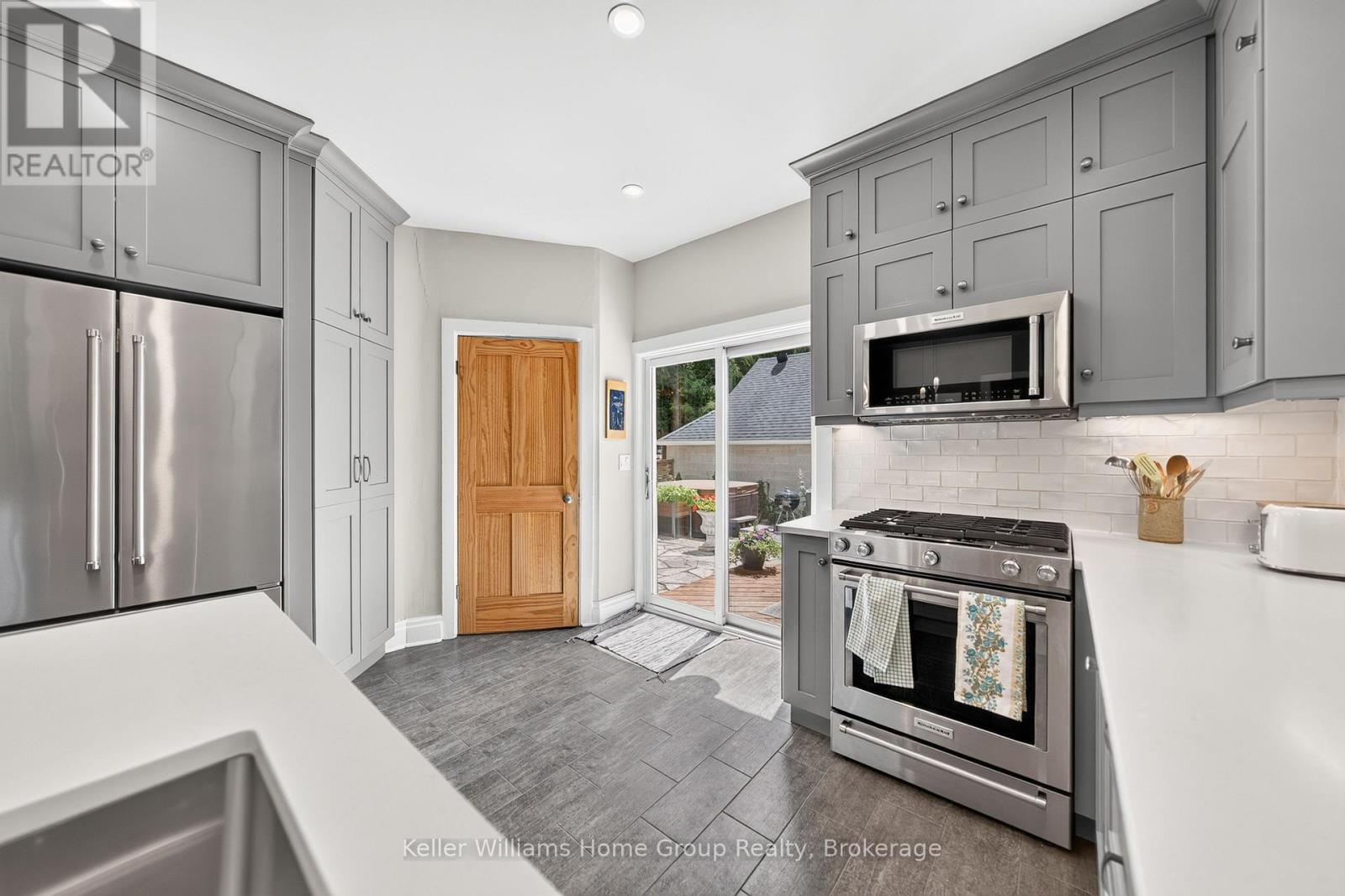 22 SOPHIA STREET - 21