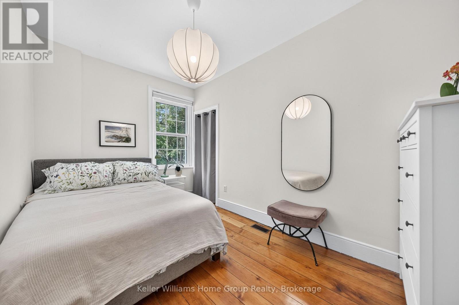 22 SOPHIA STREET - 29