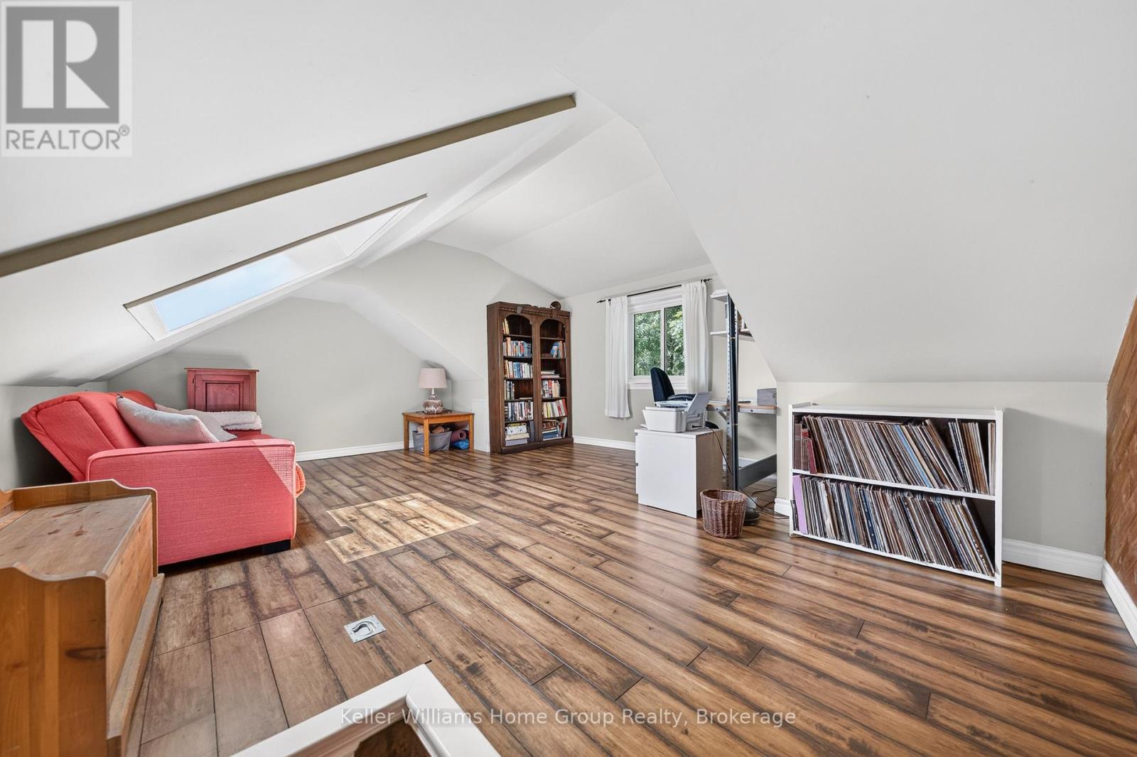 22 SOPHIA STREET - 32