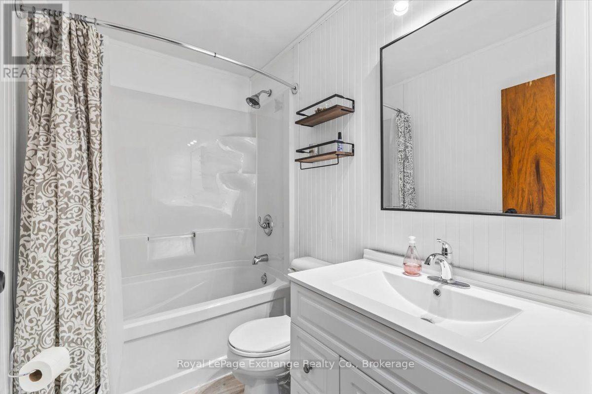 819 WILSON AVENUE - 14
