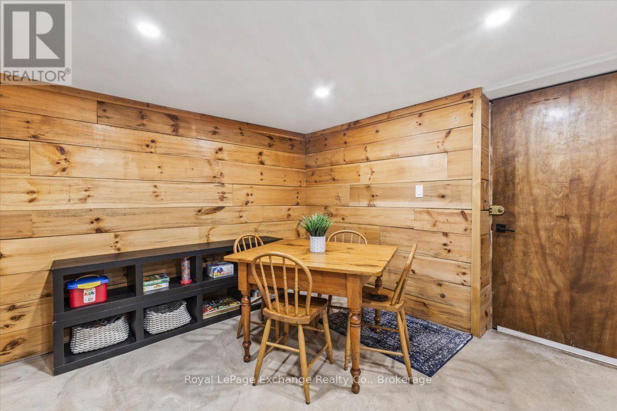 819 WILSON AVENUE - 17