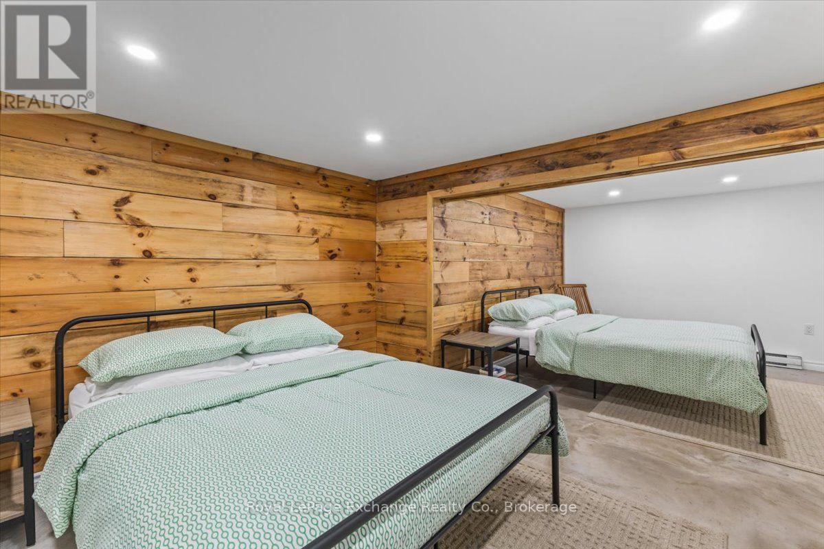 819 WILSON AVENUE - 18