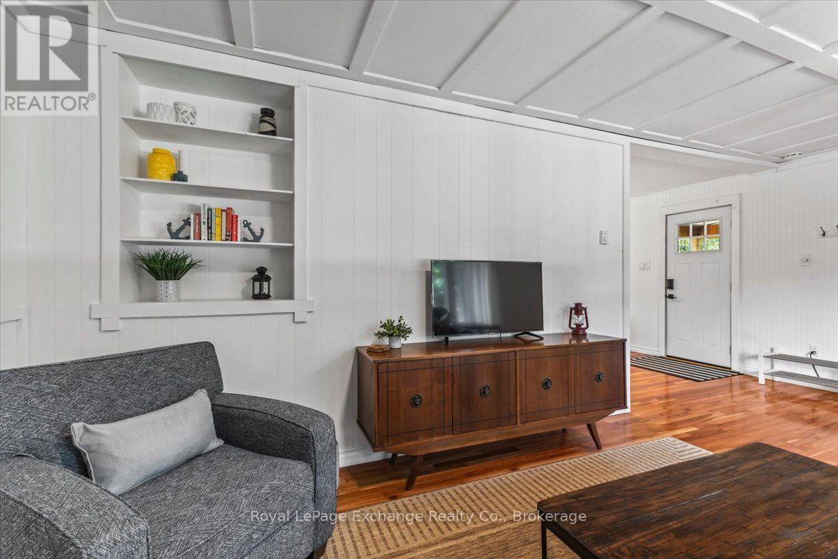 819 WILSON AVENUE - 9