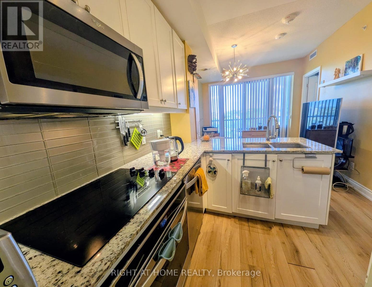 #1010 9618 YONGE STREET - 16