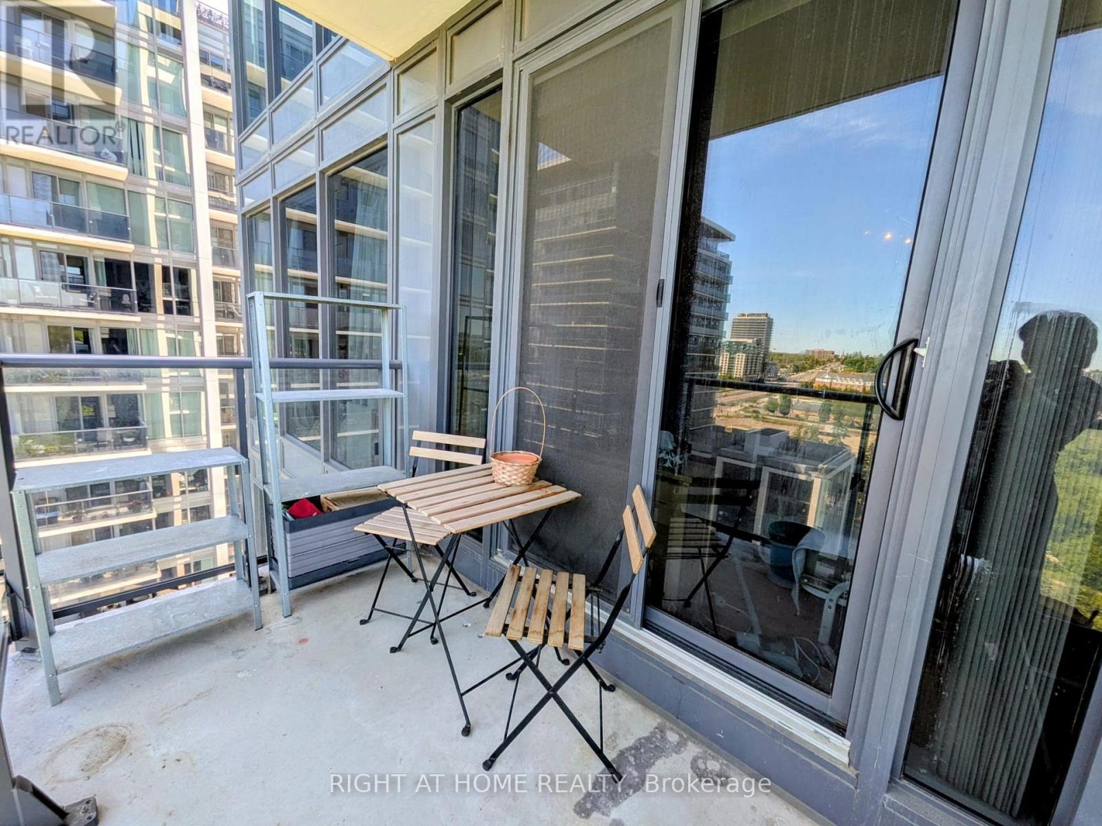 #1010 9618 YONGE STREET - 34