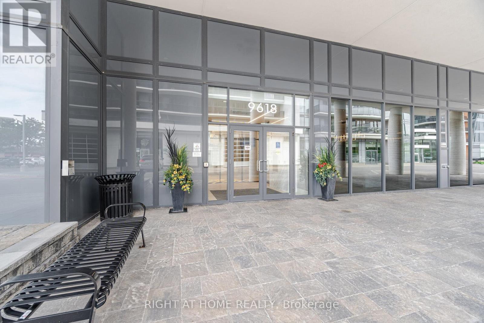 #1010 9618 YONGE STREET - 46