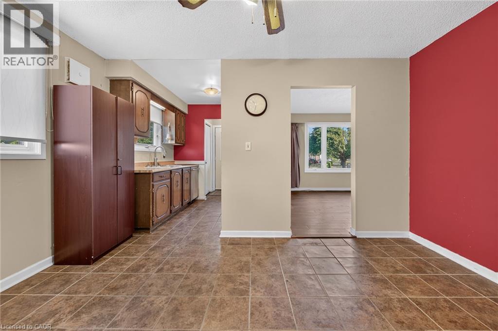 10 TRACEY Road - 17