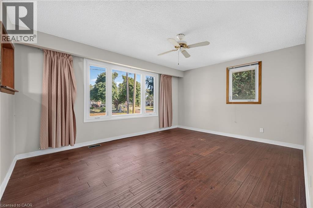 10 TRACEY Road - 18