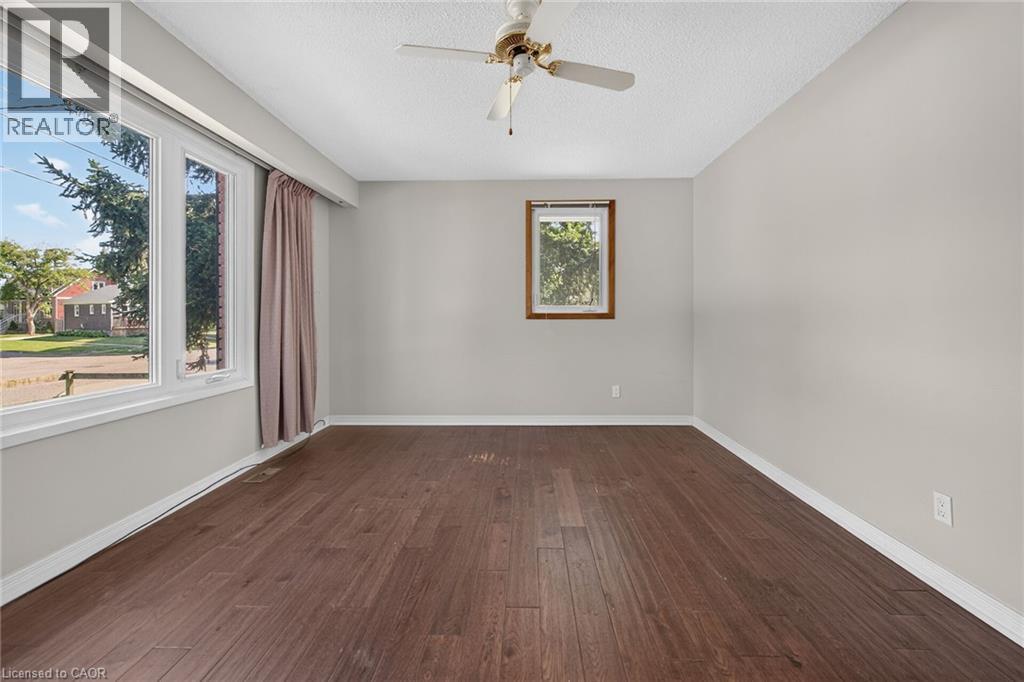 10 TRACEY Road - 19