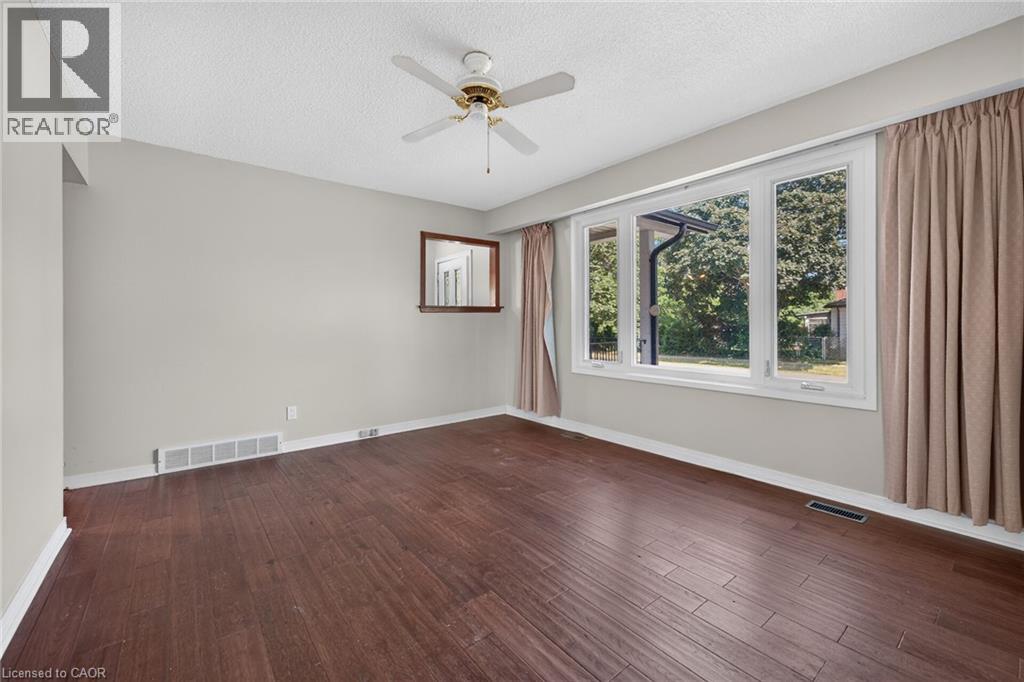 10 TRACEY Road - 21