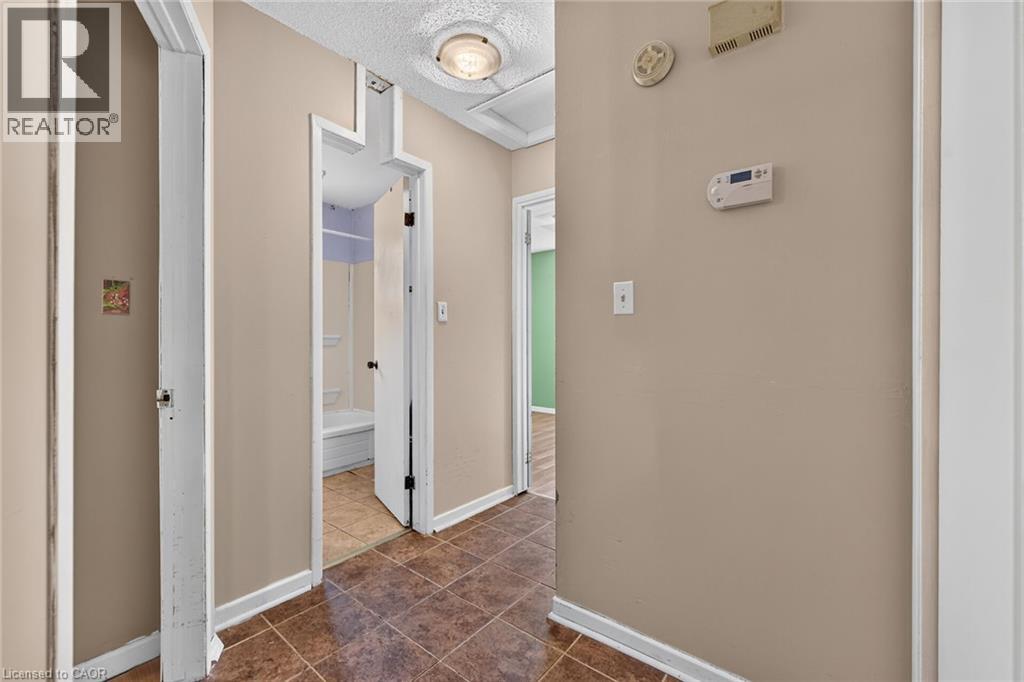 10 TRACEY Road - 22