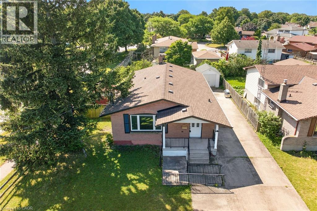 10 TRACEY Road - 42