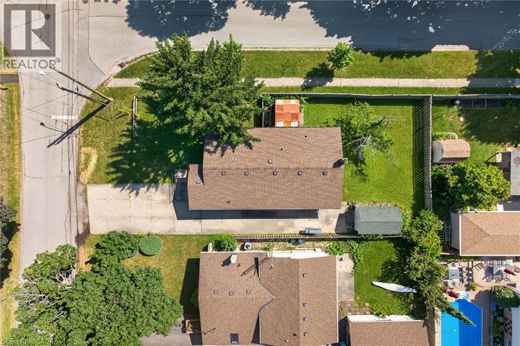 10 TRACEY Road - 44