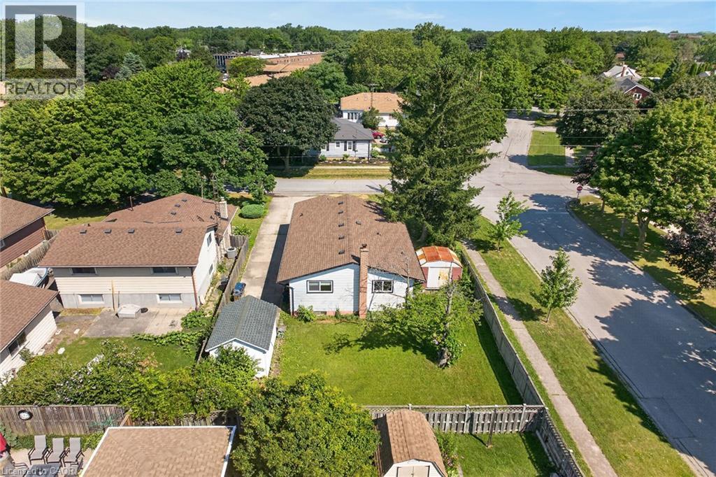 10 TRACEY Road - 46