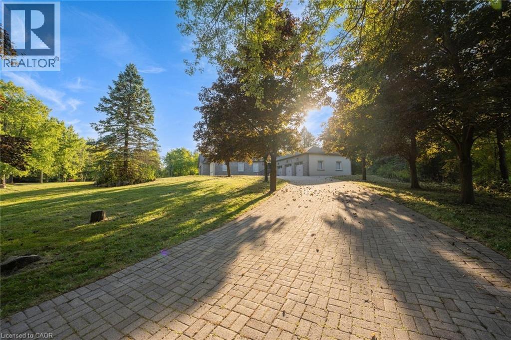 8 RIDGEWOOD Drive - 1