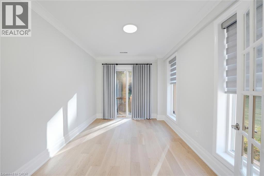 8 RIDGEWOOD Drive - Image 16