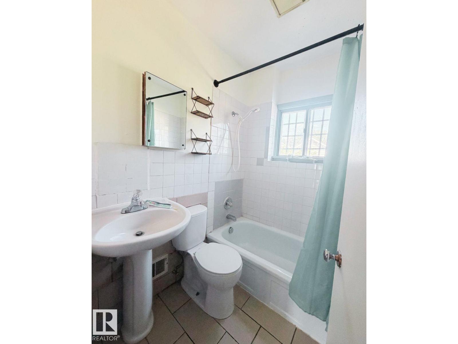 9526 106A AV NW NW - Image 11