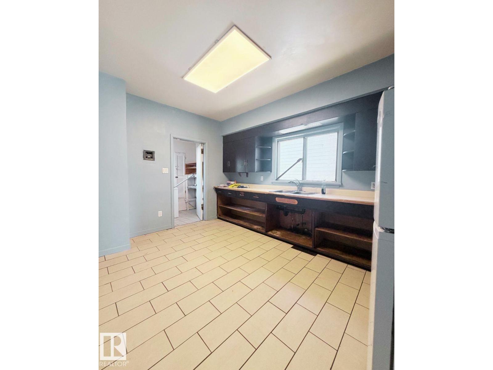 9526 106A AV NW NW - Image 12
