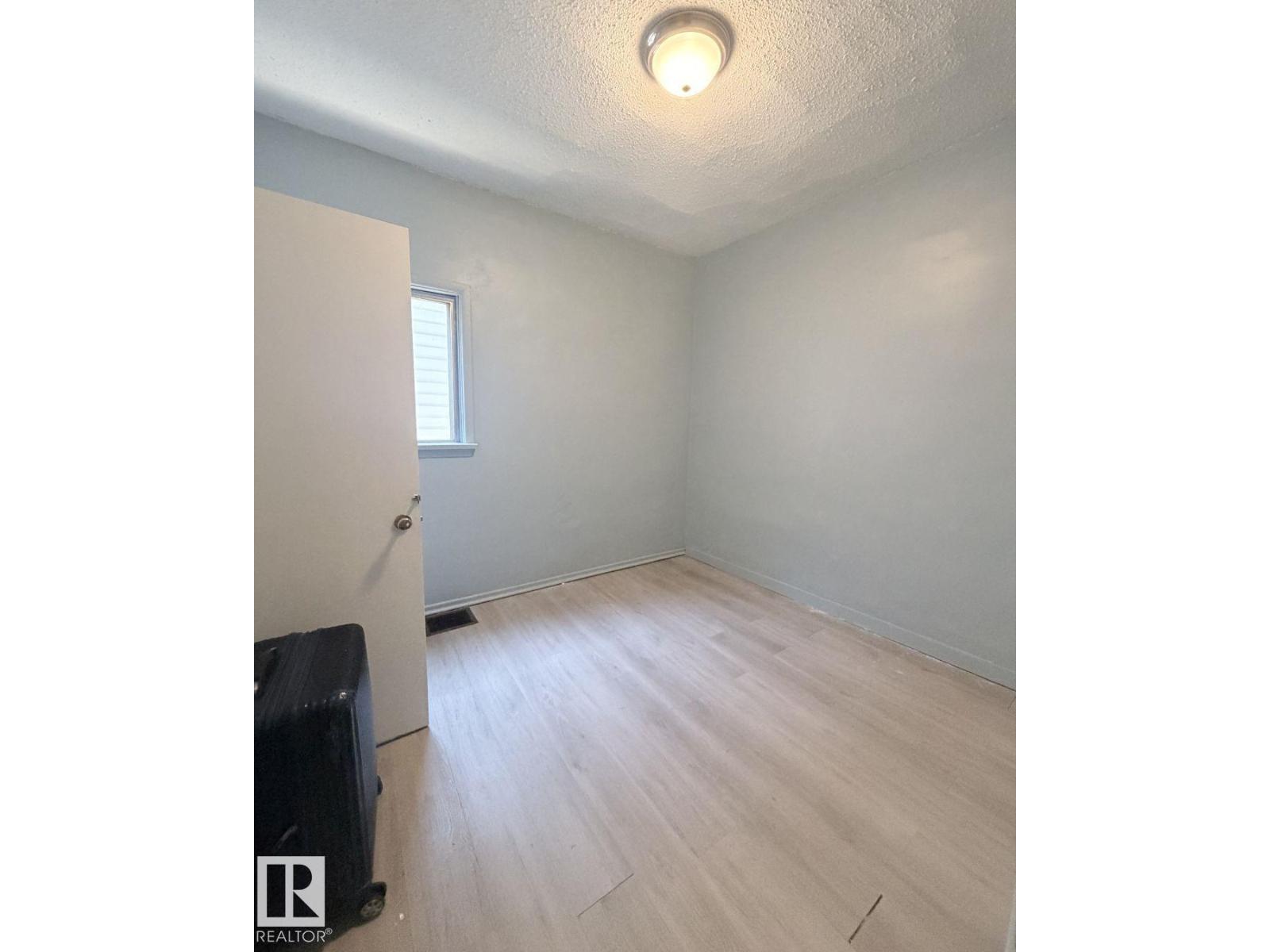 9526 106A AV NW NW - Image 14