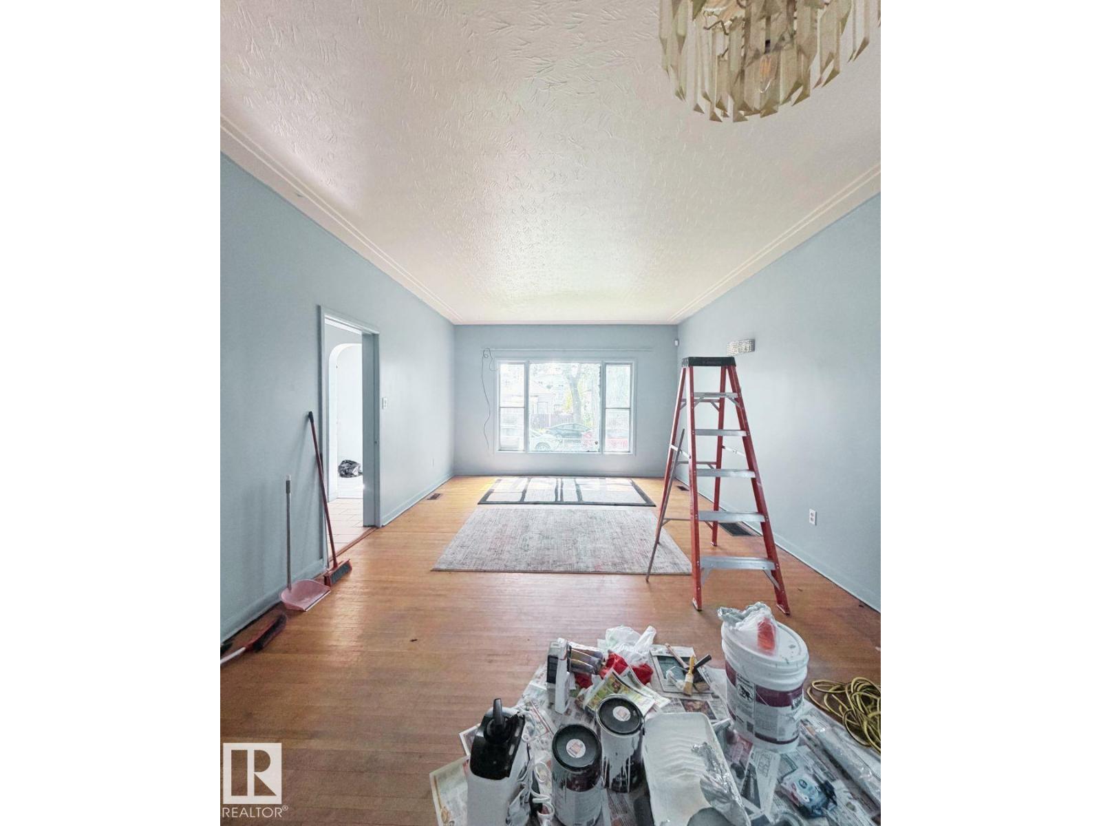 9526 106A AV NW NW - Image 15